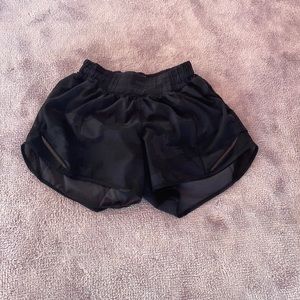 Lululemon Hotty hot shorts 4 inch